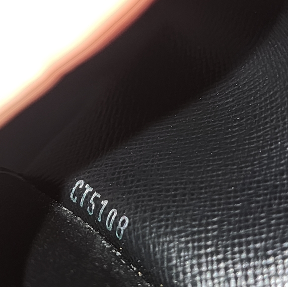 Louis Vuitton Black Epi 6 Key Holder / Key Case - Picture 7 of 12